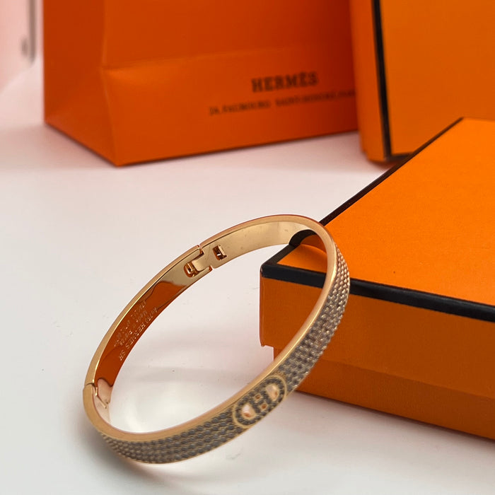 Hermès Chaîne d'Ancre Enchaînée / Full Pavé Diamond Bangle Bracelet  
 Color: Rose Gold / Silver with clear pavé crystal