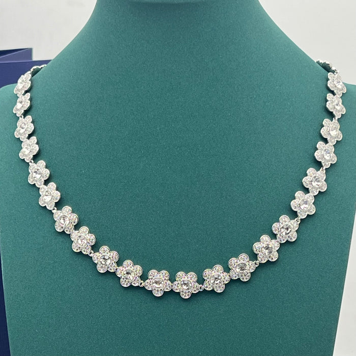 Swarovski Eternal Flower / Daisy Pavé Link Necklace  
 Color: Silver and Clear (white crystals