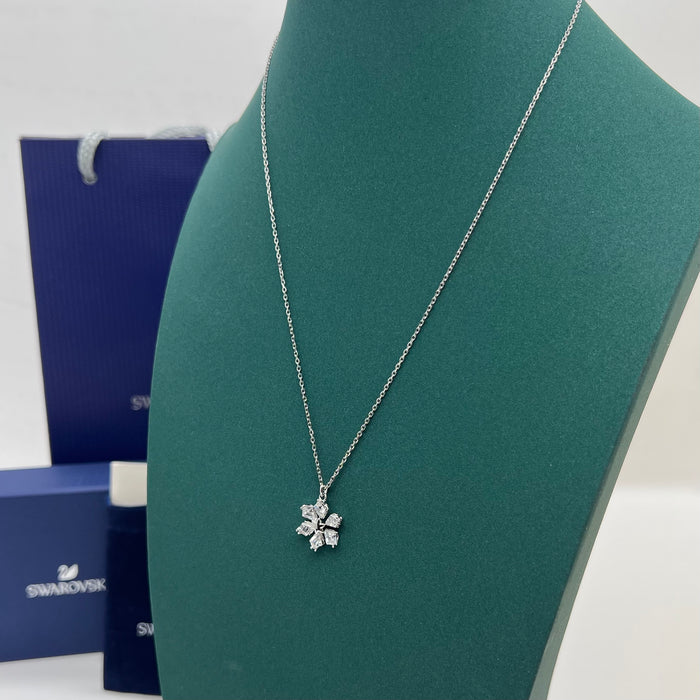 Swarovski Snowflake Pendant Necklace  
 Color: Silver with clear crystals