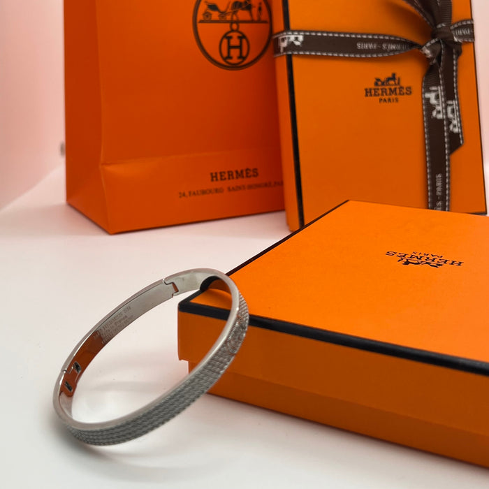 Hermès Chaîne d'Ancre Enchaînée / Full Pavé Diamond Bangle Bracelet  
 Color: Rose Gold / Silver with clear pavé crystal