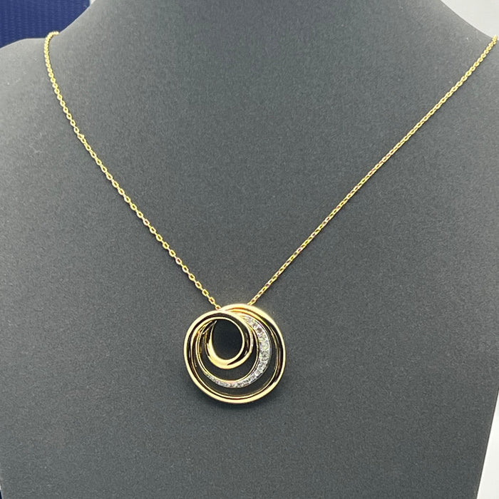 Swarovski Generation / big Further Pendant Necklace (Triple Circle Edition)  
 Color: Gold and Clear
