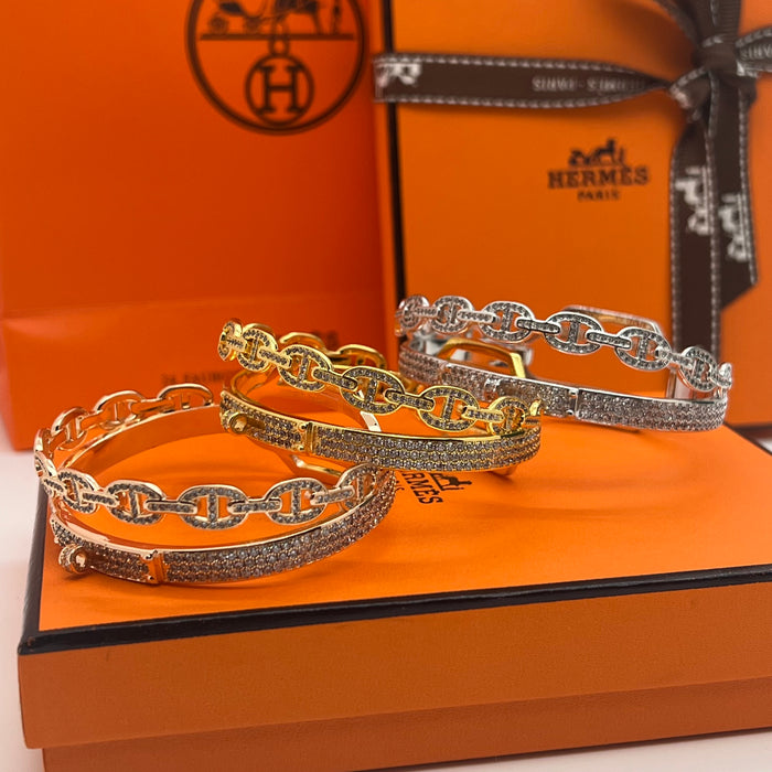 Hermès Chaine d’Ancre-style Bracelets
Color:silver/rose gold/gold