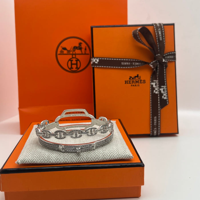 Hermès Chaine d’Ancre-style Bracelets
Color:silver/rose gold/gold