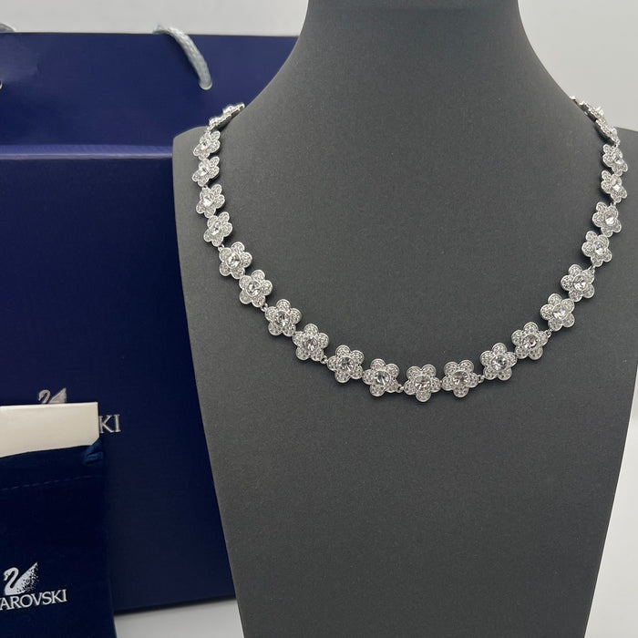 Swarovski Eternal Flower / Daisy Pavé Link Necklace  
 Color: Silver and Clear (white crystals