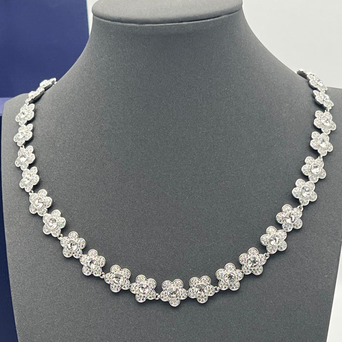 Swarovski Eternal Flower / Daisy Pavé Link Necklace  
 Color: Silver and Clear (white crystals