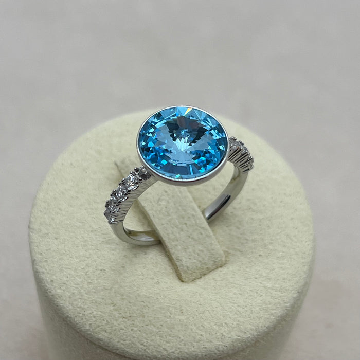 Swarovski Signature Halo Ring – Round Crystal with Side Stones