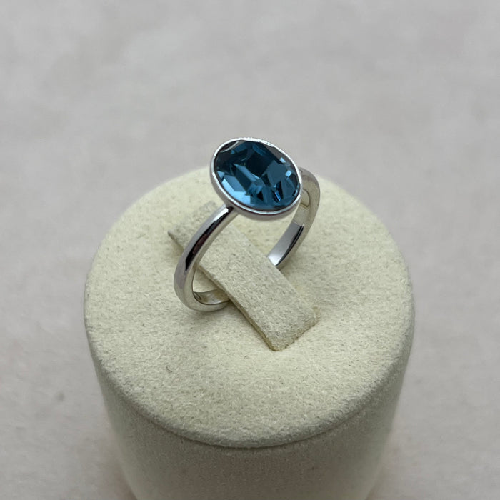 Classic Blue Zircon Solitaire Ring – Elegant Silver Tone