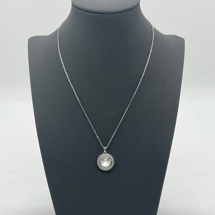 Classic Halo Crystal Pendant Necklace – Timeless Elegant Sparkle