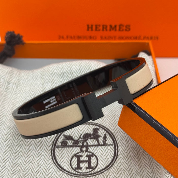 Hermès Clic H Matte Enamel Men's Bracelet – Silver & Matte
