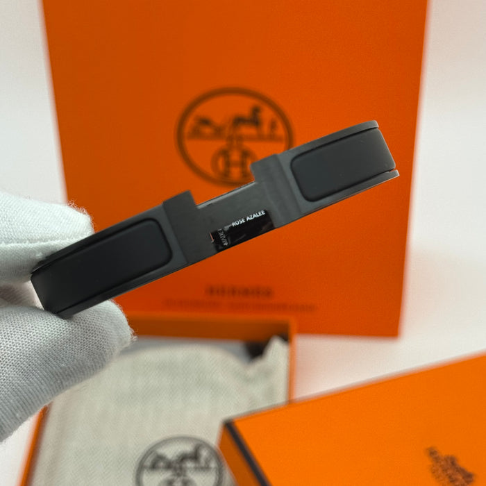 Hermès Clic H Matte Enamel Men's Bracelet – Silver & Matte