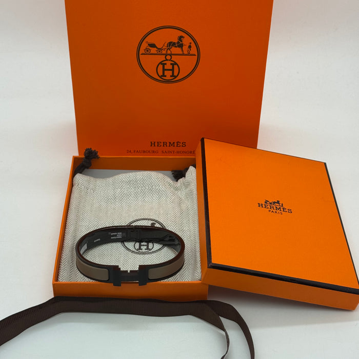 Hermès Clic H Matte Enamel Men's Bracelet – Silver & Matte