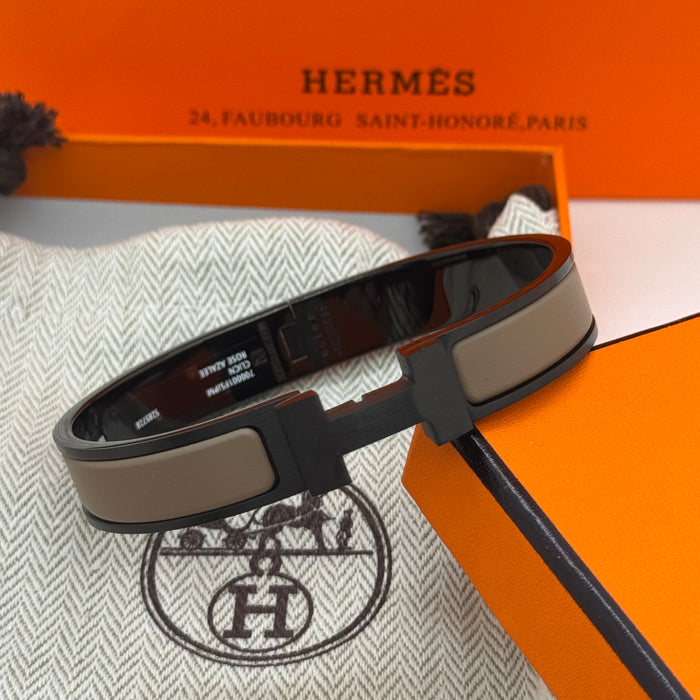 Hermès Clic H Matte Enamel Men's Bracelet – Silver & Matte