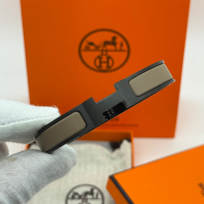 Hermès Clic H Matte Enamel Men's Bracelet – Silver & Matte