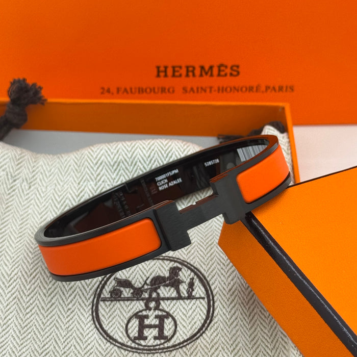 Hermès Clic H Matte Enamel Men's Bracelet – Silver & Matte